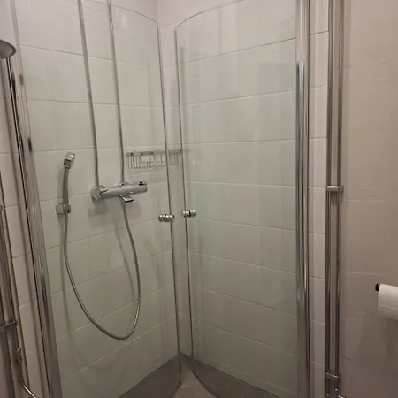 Majala, Newly Renovated House 아파트
